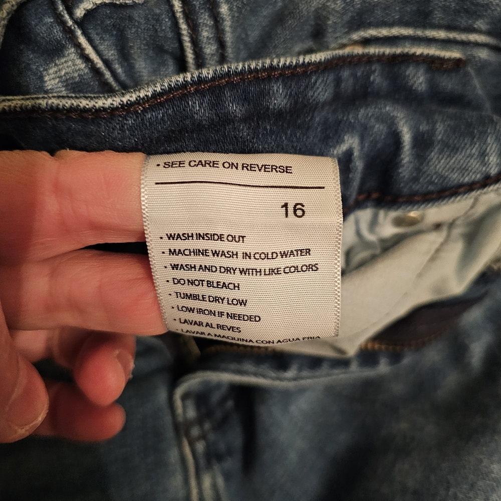 Maurices Kancan Jeans. Size 16. Great Condition.